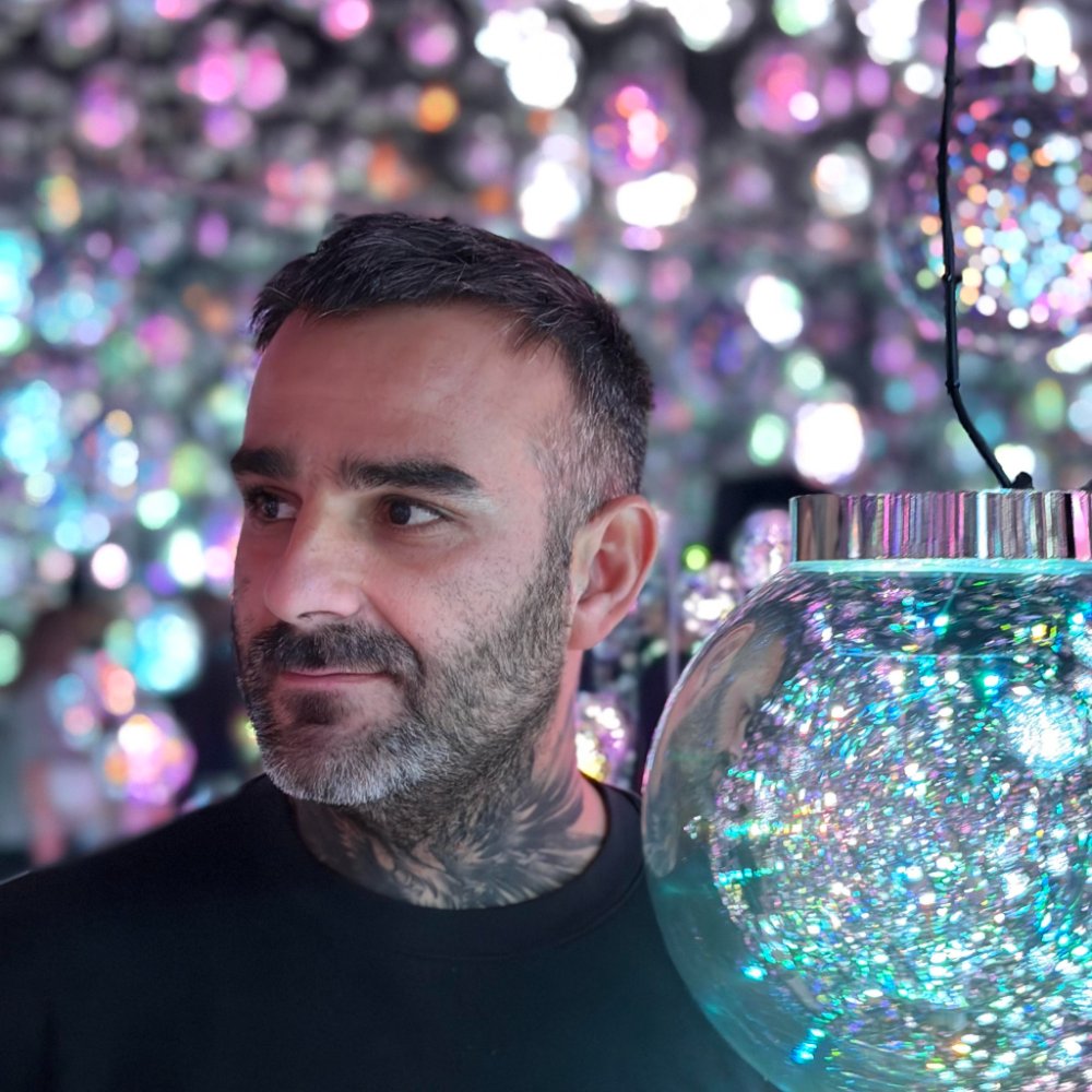 Portrait of Julien Jimenez, founder of FlipTidy